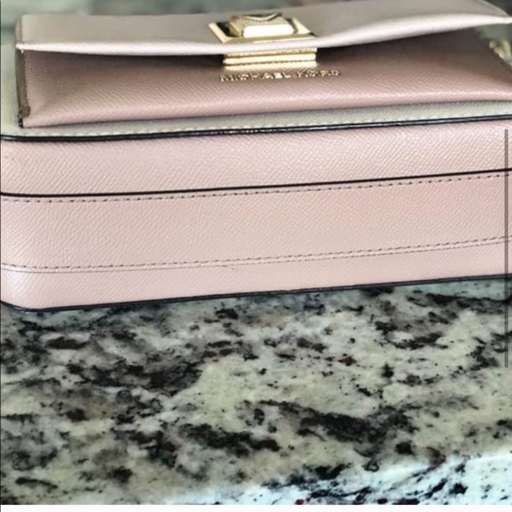 Michael Kors Crossbody Camera Bag - Picture 4 of 9